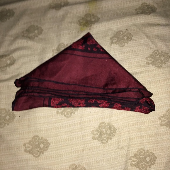 Red and black small silk handkerchief - Picture 8 of 8
